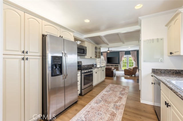 Detail Gallery Image 7 of 37 For 22518 Dolorosa St, Woodland Hills,  CA 91367 - 4 Beds | 2 Baths