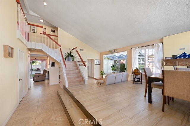Detail Gallery Image 2 of 31 For 3485 Venetian Dr, Costa Mesa,  CA 92626 - 4 Beds | 2/1 Baths