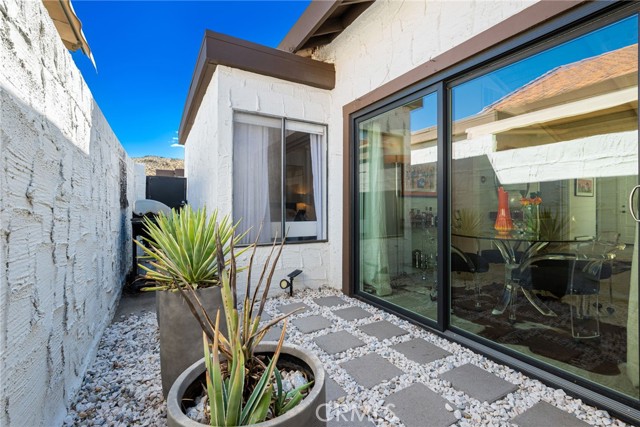 Detail Gallery Image 23 of 41 For 2355 S Gene Autry Trl #C,  Palm Springs,  CA 92264 - 3 Beds | 2 Baths