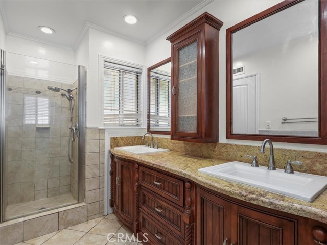 Detail Gallery Image 10 of 23 For 8501 Enfield Avenue, Northridge,  CA 90011 - 4 Beds | 2 Baths