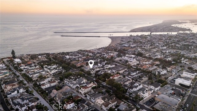 305 Poinsettia Avenue, Corona del Mar CA: https://media.crmls.org/medias/6d7ba320-a368-46c3-89f8-e783f1687d45.jpg