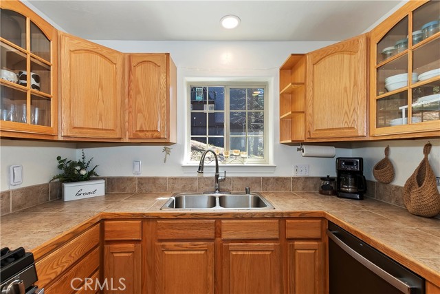 Detail Gallery Image 16 of 33 For 30582 Ferndale Dr, Running Springs,  CA 92382 - 2 Beds | 1/1 Baths