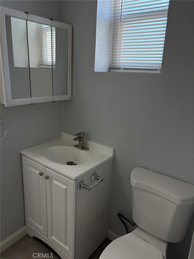 https://media.crmls.org/medias/6d7dc4b3-4c3d-44fa-adcd-f2e11939df89.jpg?preset=X-Large