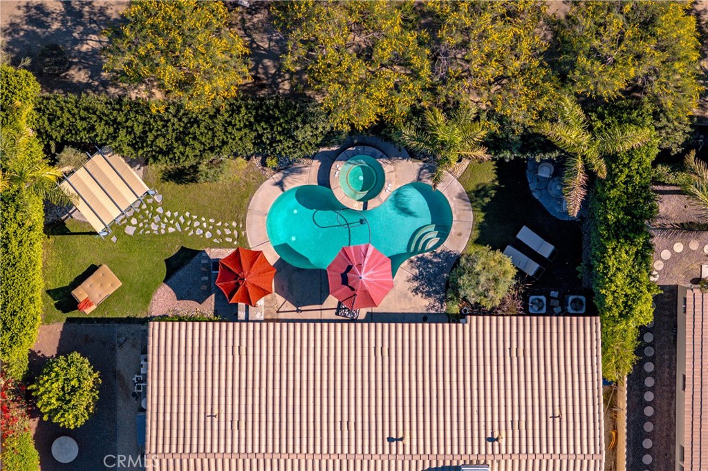 https://media.crmls.org/medias/6d7f1e44-5608-4c60-bc0c-aabcb71ee415.jpg?preset=X-Large