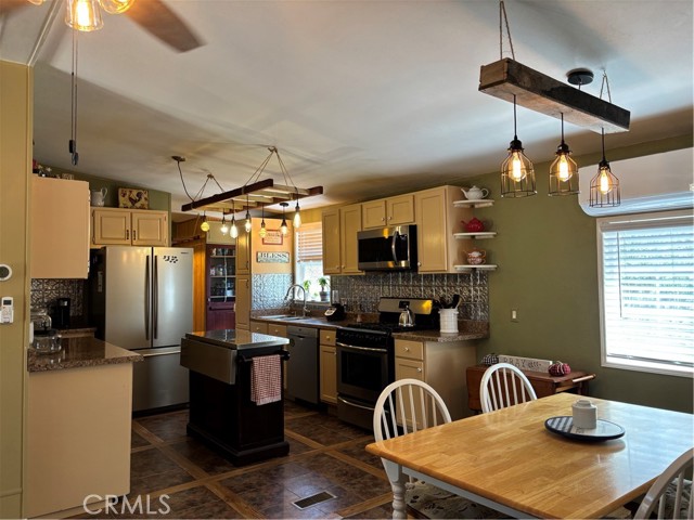 4060 Indian Peak Road, Mariposa CA: https://media.crmls.org/medias/6d7f970b-026a-43f4-8231-ed7de4dff8d7.jpg