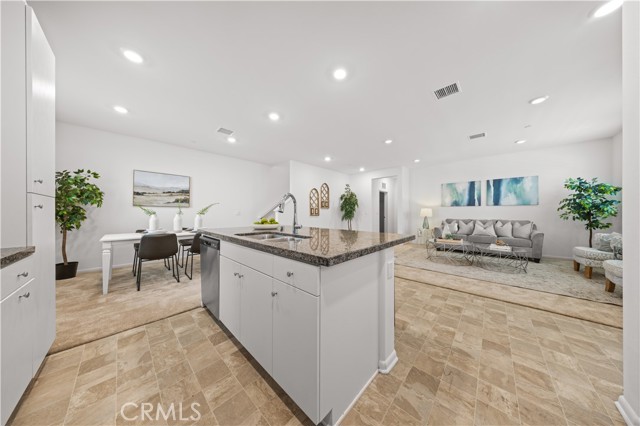 Detail Gallery Image 10 of 20 For 5603 Kate Way #4,  Fontana,  CA 92336 - 4 Beds | 3 Baths
