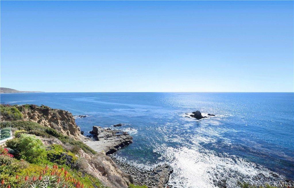 https://media.crmls.org/medias/6d7ff95f-f6ec-4b1e-a1a8-7fc3977af35b.jpg?preset=X-Large