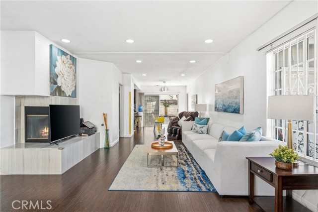 Image 4 of 41 For 3819 Foster Avenue