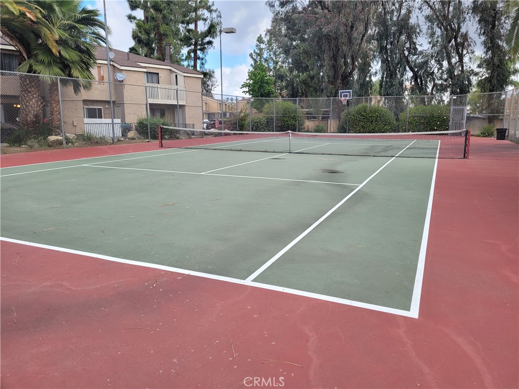 https://media.crmls.org/medias/6d802352-04d0-4512-a92a-6fc462b109f0.jpg?preset=X-Large
