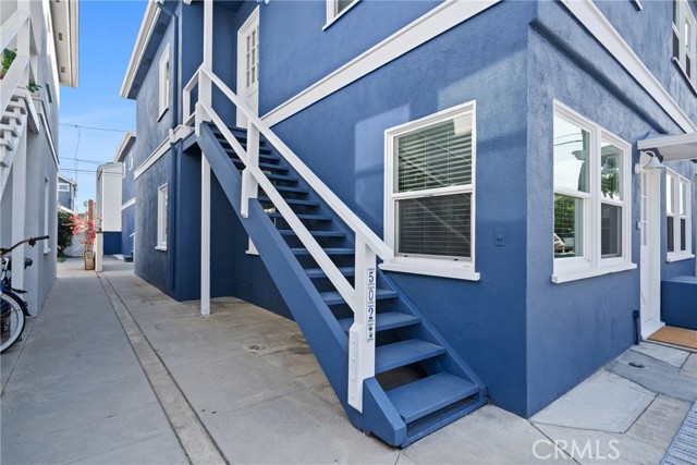 Detail Gallery Image 2 of 31 For 502 36th #B,  Newport Beach,  CA 92663 - 2 Beds | 1 Baths