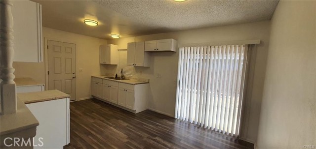 20221 Zuni Road, Apple Valley CA: https://media.crmls.org/medias/6d806faa-e182-4a83-b77d-7f33531211b9.jpg
