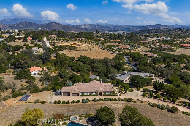 3012 Ridge Creek Drive, Fallbrook CA: https://media.crmls.org/medias/6d8083f8-f64e-452c-8ece-2dd0e2341925.jpg
