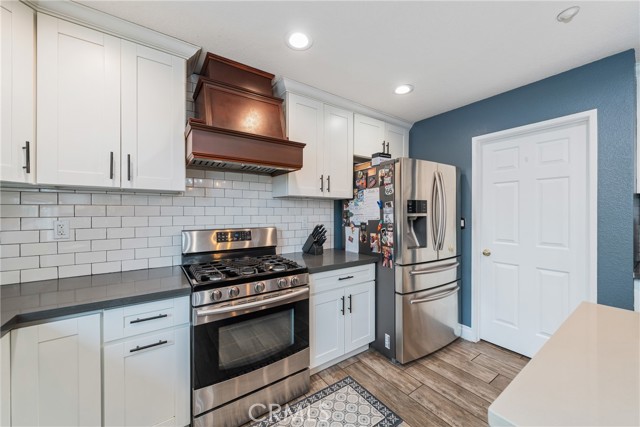 Detail Gallery Image 16 of 54 For 15532 Skylark Ave, Fontana,  CA 92336 - 4 Beds | 2/1 Baths