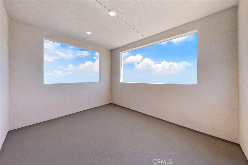 https://media.crmls.org/medias/6d816519-5b4b-45fb-b051-2b764e4c2702.jpg?preset=X-Large