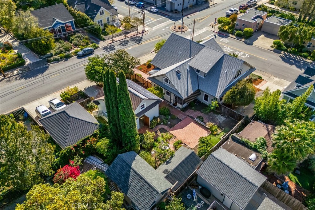 https://media.crmls.org/medias/6d82890b-fedc-4438-af0b-4a662aa7185a.jpg?preset=X-Large
