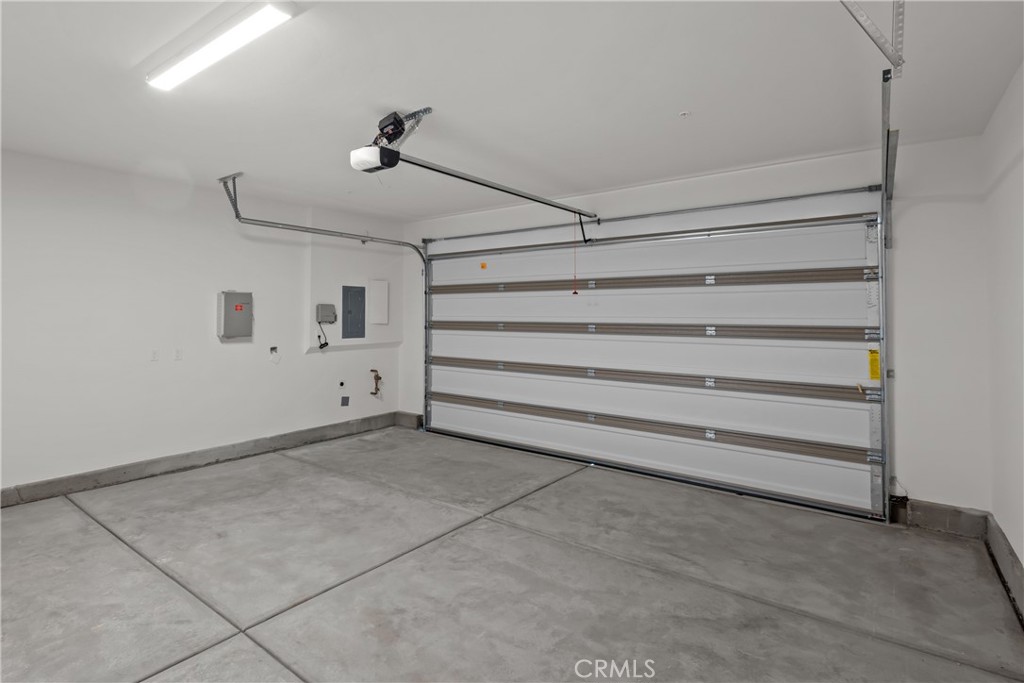 https://media.crmls.org/medias/6d82e578-94b9-4a6b-b152-e945858f5466.jpg?preset=X-Large