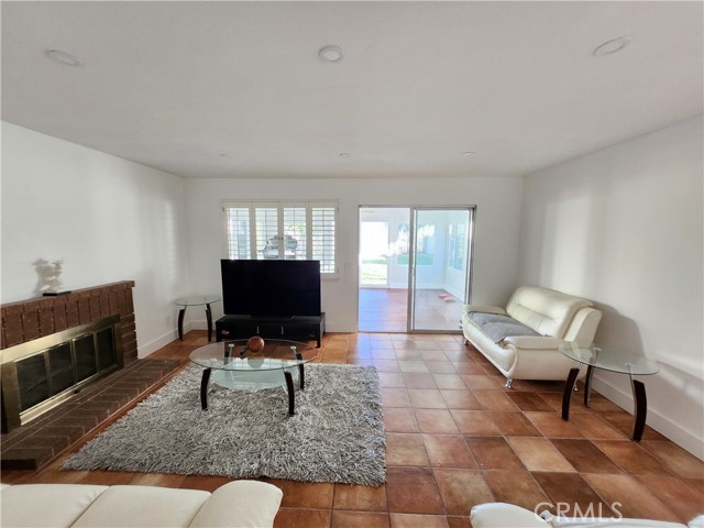 Detail Gallery Image 7 of 32 For 28030 Wildwind Rd, Canyon Country,  CA 91351 - 4 Beds | 3 Baths