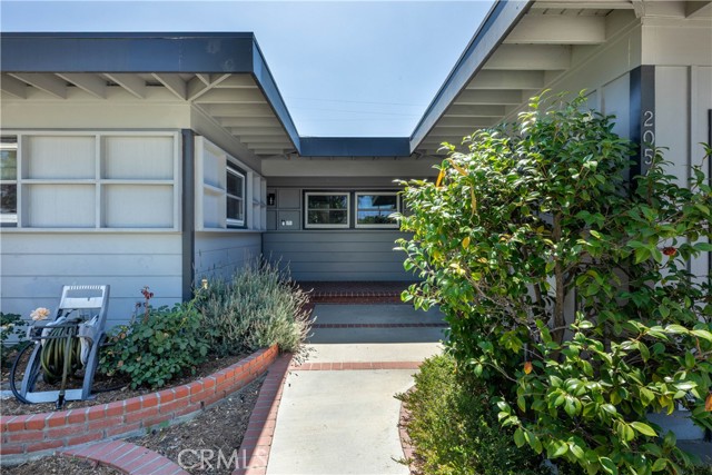 2054 Pattiz Avenue, Long Beach CA: https://media.crmls.org/medias/6d84038e-e70f-446d-b84d-1cc6c2c905ed.jpg