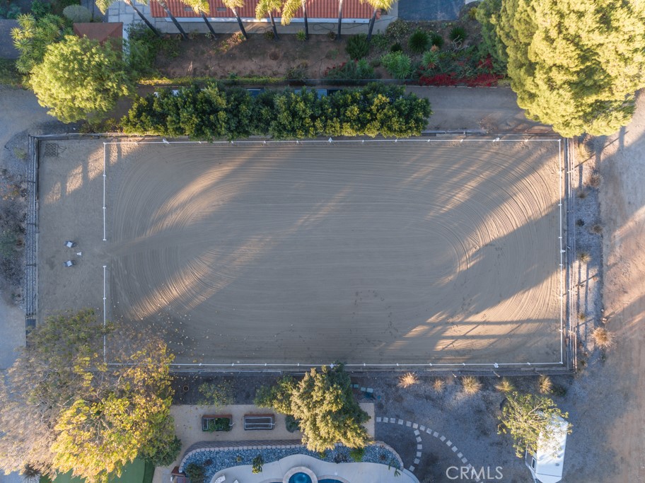 https://media.crmls.org/medias/6d8467ca-ca5c-4f42-b6b3-d57a15444dc7.jpg?preset=X-Large