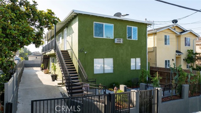 142 S Savannah Street, Los Angeles CA: https://media.crmls.org/medias/6d8508a2-ba5d-48be-b109-274343628c5f.jpg