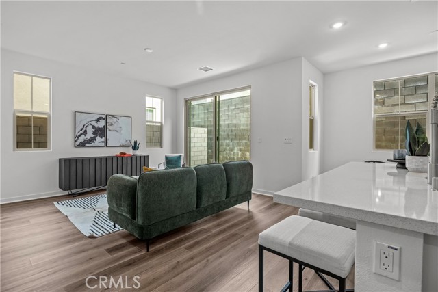 Detail Gallery Image 6 of 31 For 15907 Blue Copper Way, Fontana,  CA 92336 - 4 Beds | 2/1 Baths