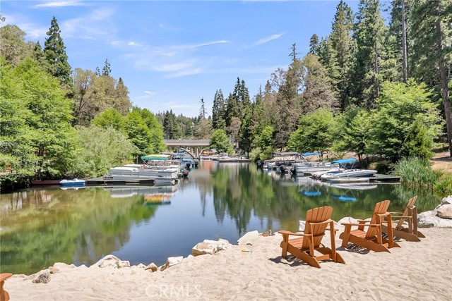 27500 HWY 189, Lake Arrowhead CA: https://media.crmls.org/medias/6d882486-856d-48e4-a00d-70c0a7ccfb01.jpg