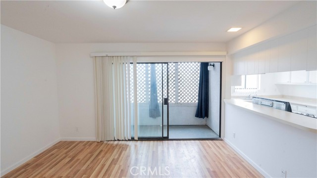 Detail Gallery Image 6 of 22 For 14610 Erwin St #304,  Van Nuys,  CA 91411 - 2 Beds | 2 Baths