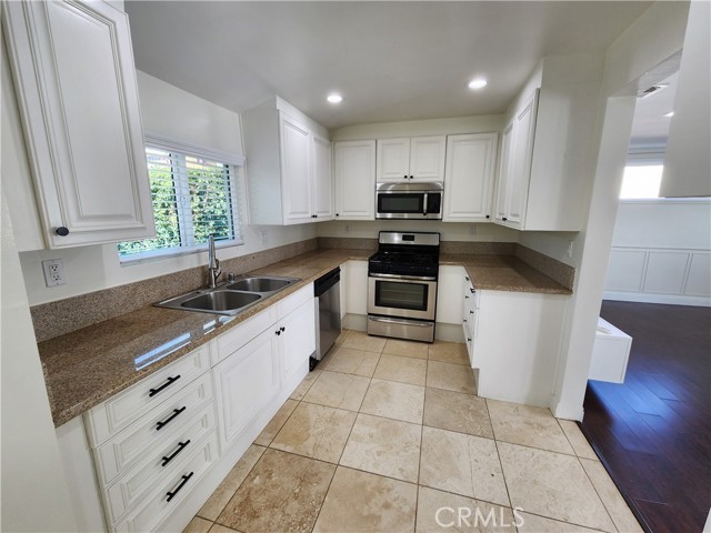 10450 Balboa Boulevard, Granada Hills CA: https://media.crmls.org/medias/6d888fe7-b789-4a80-a0db-a3764e4e4993.jpg