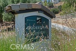 https://media.crmls.org/medias/6d8923bc-886d-42a1-834d-d62db9d63e20.jpg?preset=X-Large