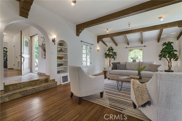 Detail Gallery Image 13 of 63 For 516 E Stocker St, Glendale,  CA 91207 - 4 Beds | 3 Baths