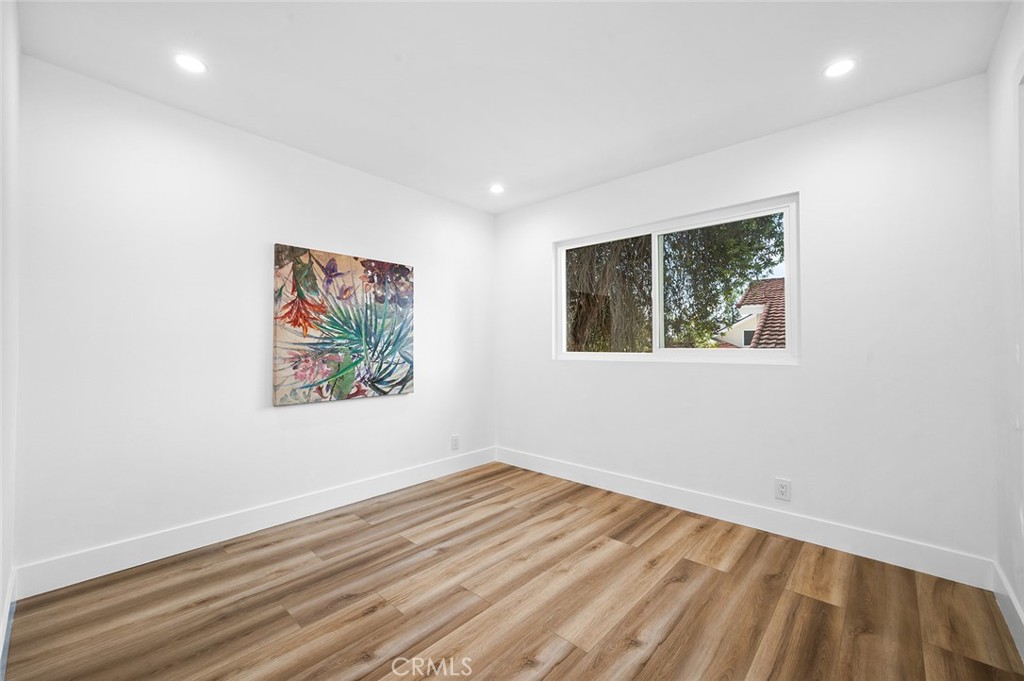https://media.crmls.org/medias/6d895dec-1590-4291-9d69-b0e72952efaf.jpg?preset=X-Large