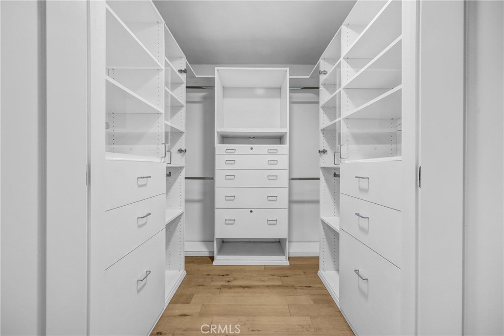 https://media.crmls.org/medias/6d899d1b-f3df-4a10-b30e-e0ba54ee831a.jpg?preset=X-Large