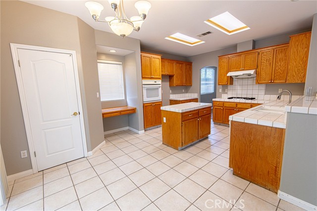 Detail Gallery Image 6 of 40 For 803 Mountain Park Dr, Bakersfield,  CA 93311 - 4 Beds | 3/1 Baths