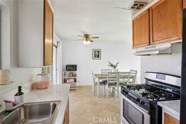 Detail Gallery Image 5 of 14 For 16362 Pine St, Hesperia,  CA 92345 - 2 Beds | 1 Baths