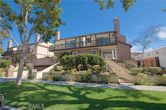 240 Broadway, Redondo Beach, California 90277, 3 Bedrooms Bedrooms, ,1 BathroomBathrooms,Residential,Sold,Broadway,SB17033928