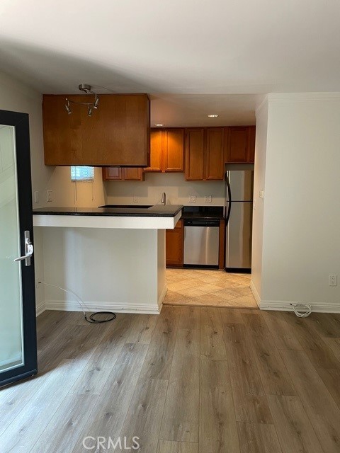 Detail Gallery Image 6 of 17 For 733 Lake St #3,  Huntington Beach,  CA 92648 - 1 Beds | 1/1 Baths