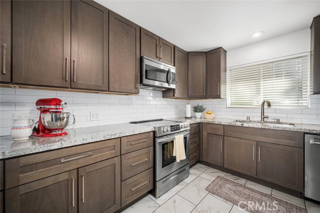 Detail Gallery Image 10 of 23 For 1604 E 2nd 1a,  Long Beach,  CA 90802 - 2 Beds | 2 Baths