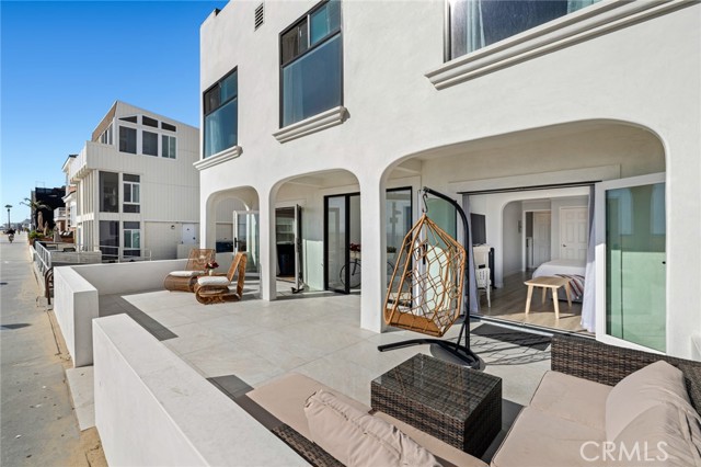 Detail Gallery Image 13 of 74 For 1628 W Oceanfront, Newport Beach,  CA 92663 - 13 Beds | 11 Baths