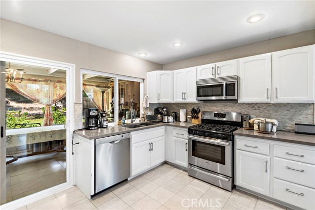 Detail Gallery Image 12 of 38 For 22852 via Octavo, Mission Viejo,  CA 92691 - 4 Beds | 2 Baths