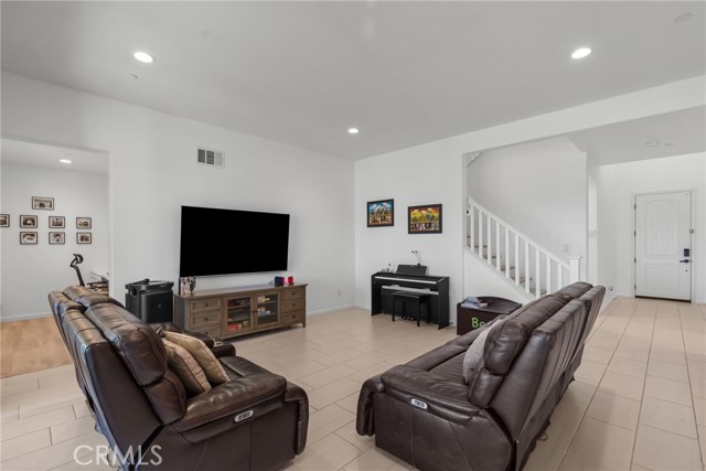 Detail Gallery Image 25 of 56 For 18797 Big Cedar Dr, Canyon Country,  CA 91387 - 5 Beds | 3 Baths