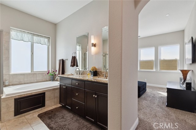 Detail Gallery Image 11 of 40 For 1877 E Bella Rosa Ave, Clovis,  CA 93730 - 3 Beds | 2/1 Baths