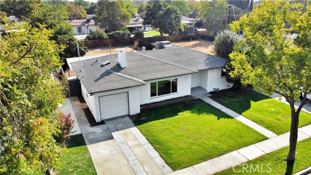 Detail Gallery Image 1 of 1 For 747 W Robinson Ave, Fresno,  CA 93705 - 3 Beds | 2 Baths