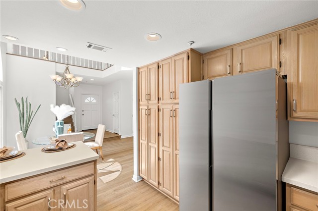 Detail Gallery Image 8 of 28 For 2563 Orange Ave #C,  Costa Mesa,  CA 92627 - 3 Beds | 2/1 Baths