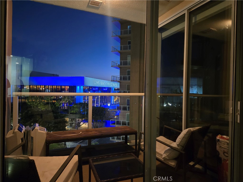 https://media.crmls.org/medias/6d8cc01d-450b-447e-b9b8-51036b35df69.jpg?preset=X-Large