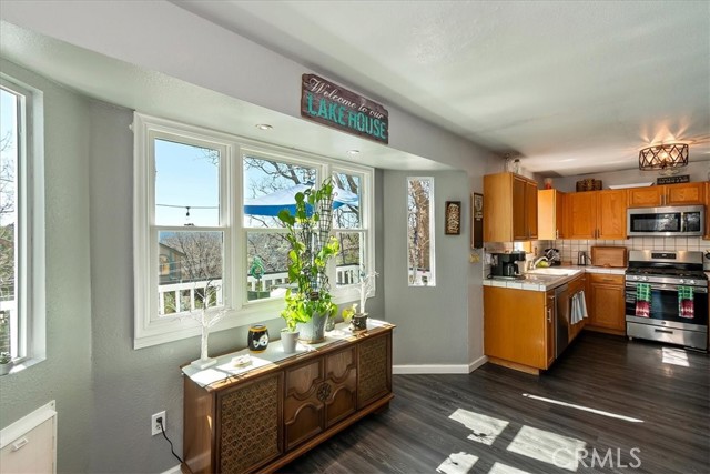 Detail Gallery Image 11 of 73 For 1211 Yosemite, Lake Arrowhead,  CA 92352 - 4 Beds | 3/1 Baths