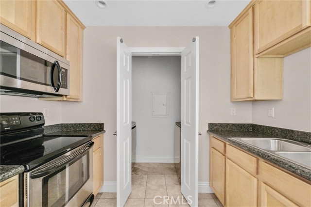 Detail Gallery Image 12 of 26 For 2450 San Gabriel, Corona,  CA 92882 - 2 Beds | 2 Baths