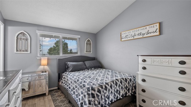 Detail Gallery Image 11 of 28 For 18708 Bainbury St, Canyon Country,  CA 91351 - 3 Beds | 2 Baths