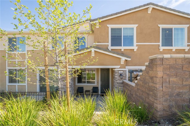 Detail Gallery Image 2 of 33 For 16620 Wyndham Ln #6,  Fontana,  CA 92336 - 3 Beds | 2/1 Baths