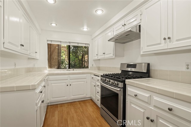 Detail Gallery Image 9 of 38 For 33 Northwoods Ln, La Crescenta,  CA 91214 - 3 Beds | 2/1 Baths