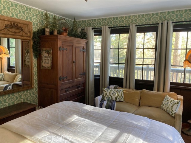 520 Millburn Road, Lake Arrowhead CA: https://media.crmls.org/medias/6d90facd-795c-4081-9419-632d51514577.jpg